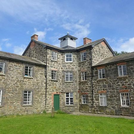 Llanfyllin Workhouse - Y Dolydd Hostel Exterior foto